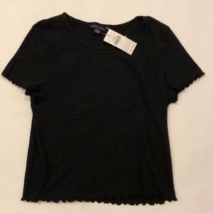 NEW W/ TAG - AE Black crop top with scallop edges